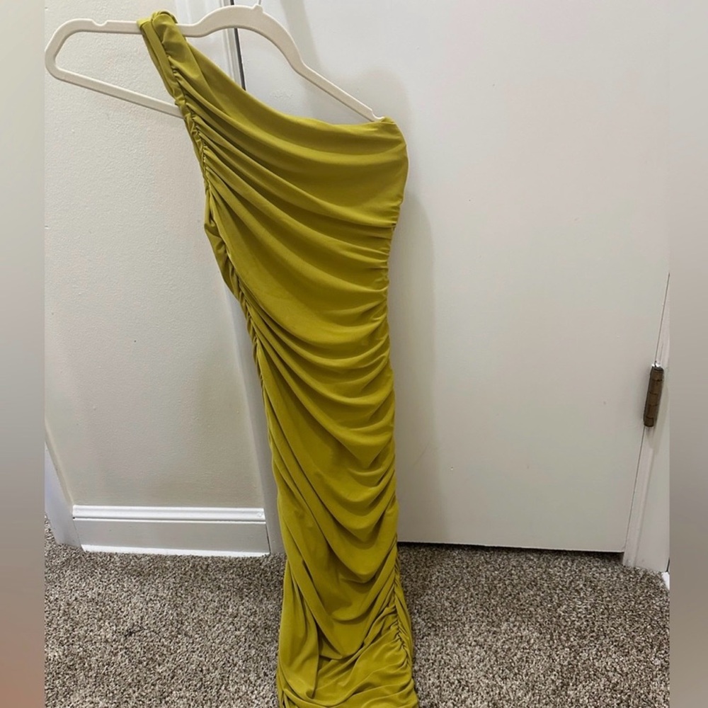 Club L London One-Shoulder Mustard Dress - Picture 3 of 4